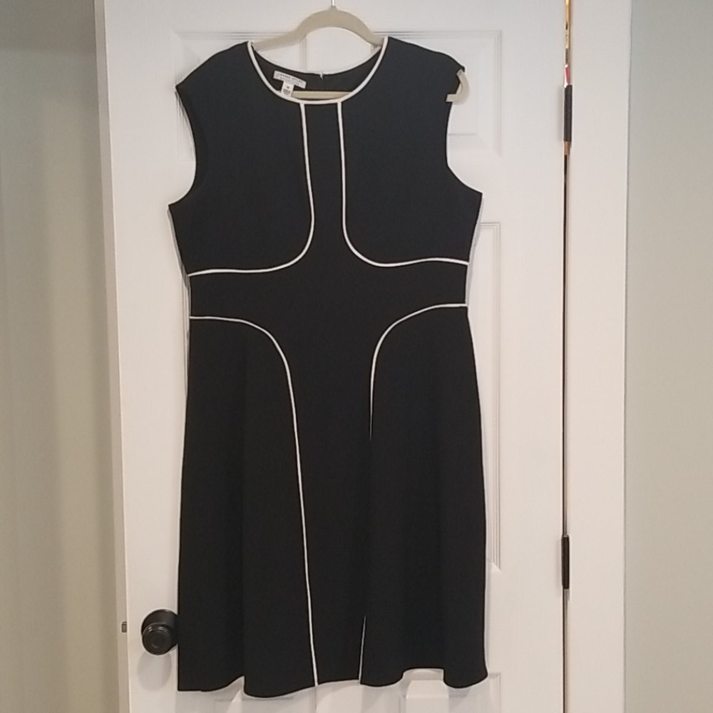 London style collection black and white dress